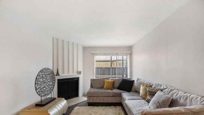 10133 Forum Park Dr - Photo 2 of 10