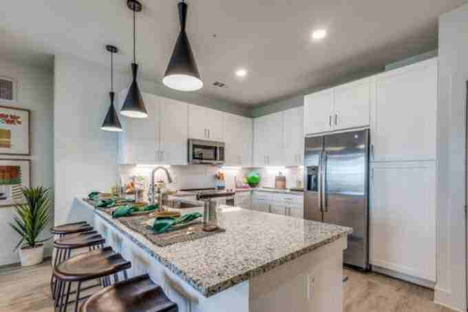 2232 Beacon Cir - Photo 3 of 10