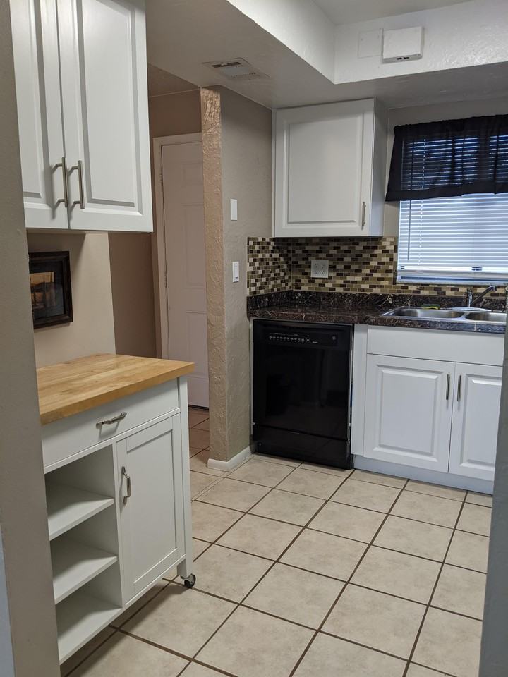 1564 University LaneAPT 806 #806 - Photo 3 of 8