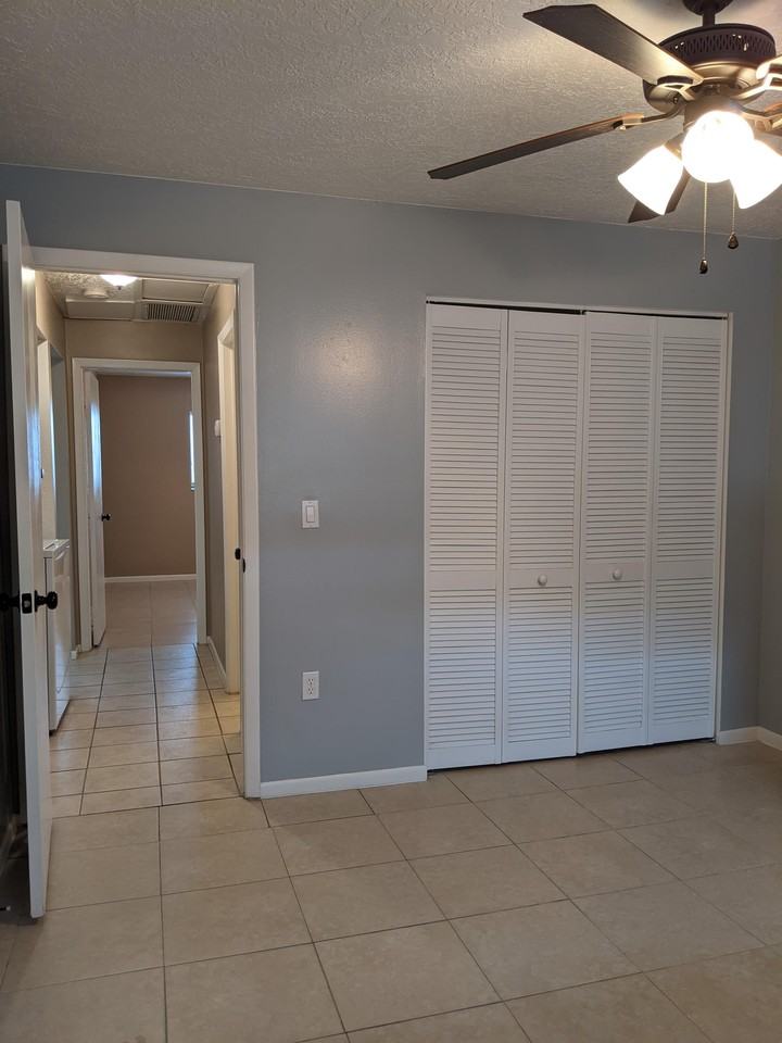 1564 University LaneAPT 806 #806 - Photo 7 of 8