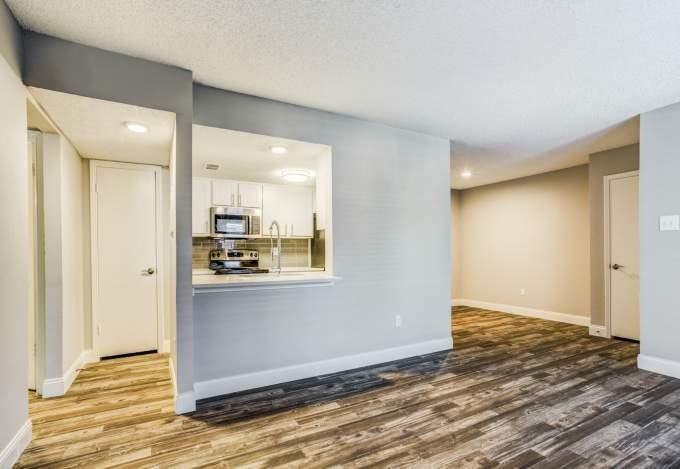 5132 River Valley Blvd - Photo 3 of 10
