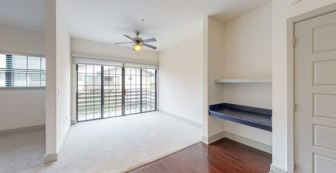 1868 W Davis St - Photo 2 of 10