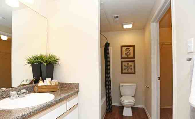 732 E Ash Ln - Photo 3 of 10
