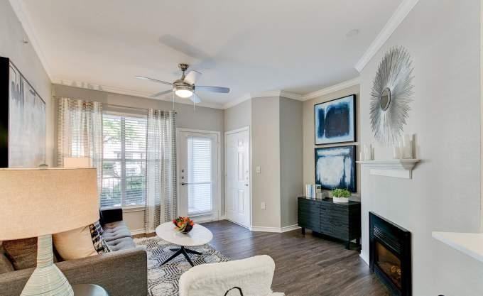 1143 Lexington Ave - Photo 3 of 10