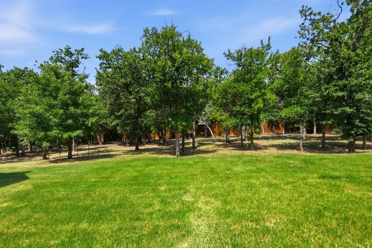 816 Omaha Trl - Photo 2 of 40