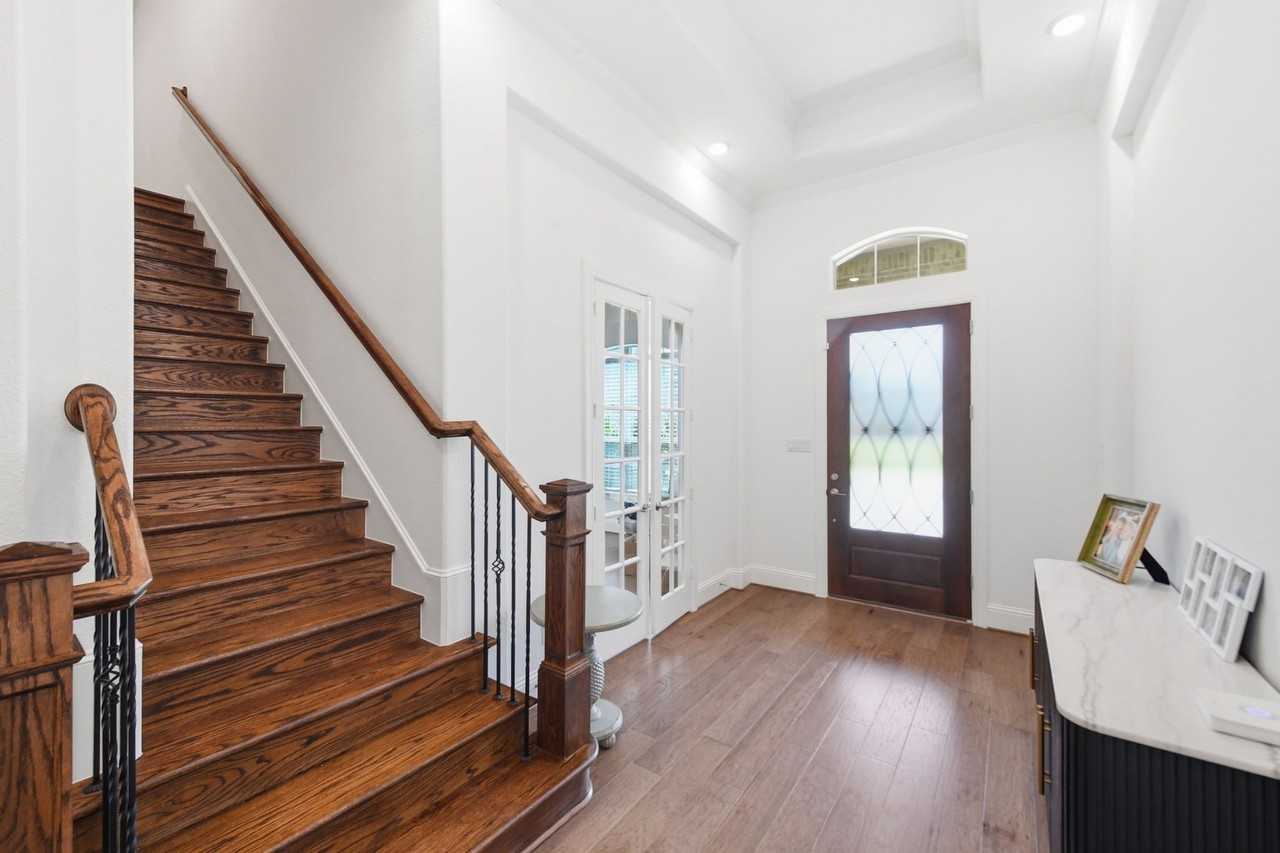 816 Omaha Trl - Photo 3 of 40