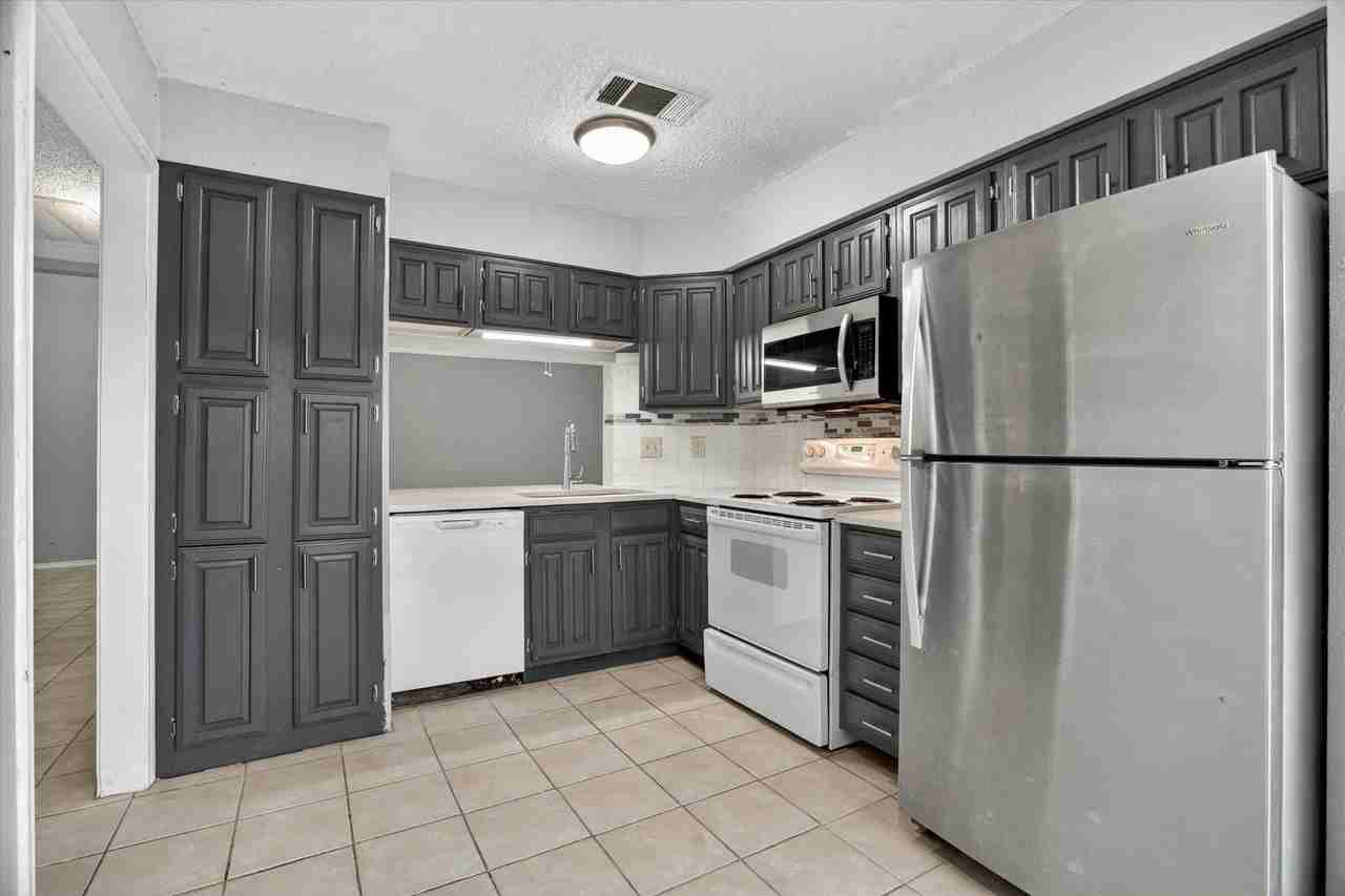 231 Shady Lane Dr - Photo 7 of 21