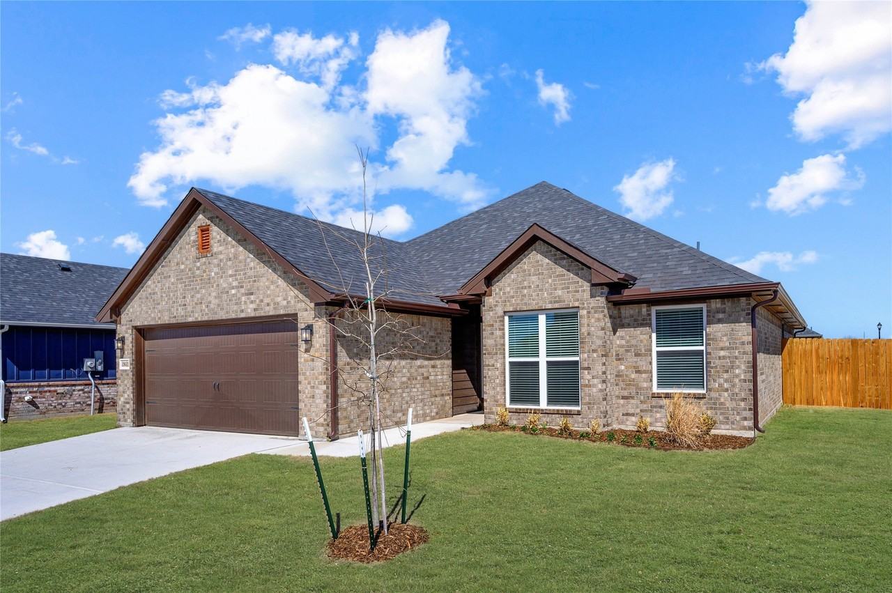 2801 Tulip Dr - Photo 5 of 39