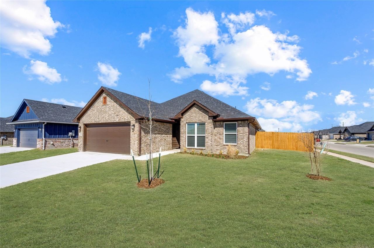 2801 Tulip Dr - Photo 6 of 39
