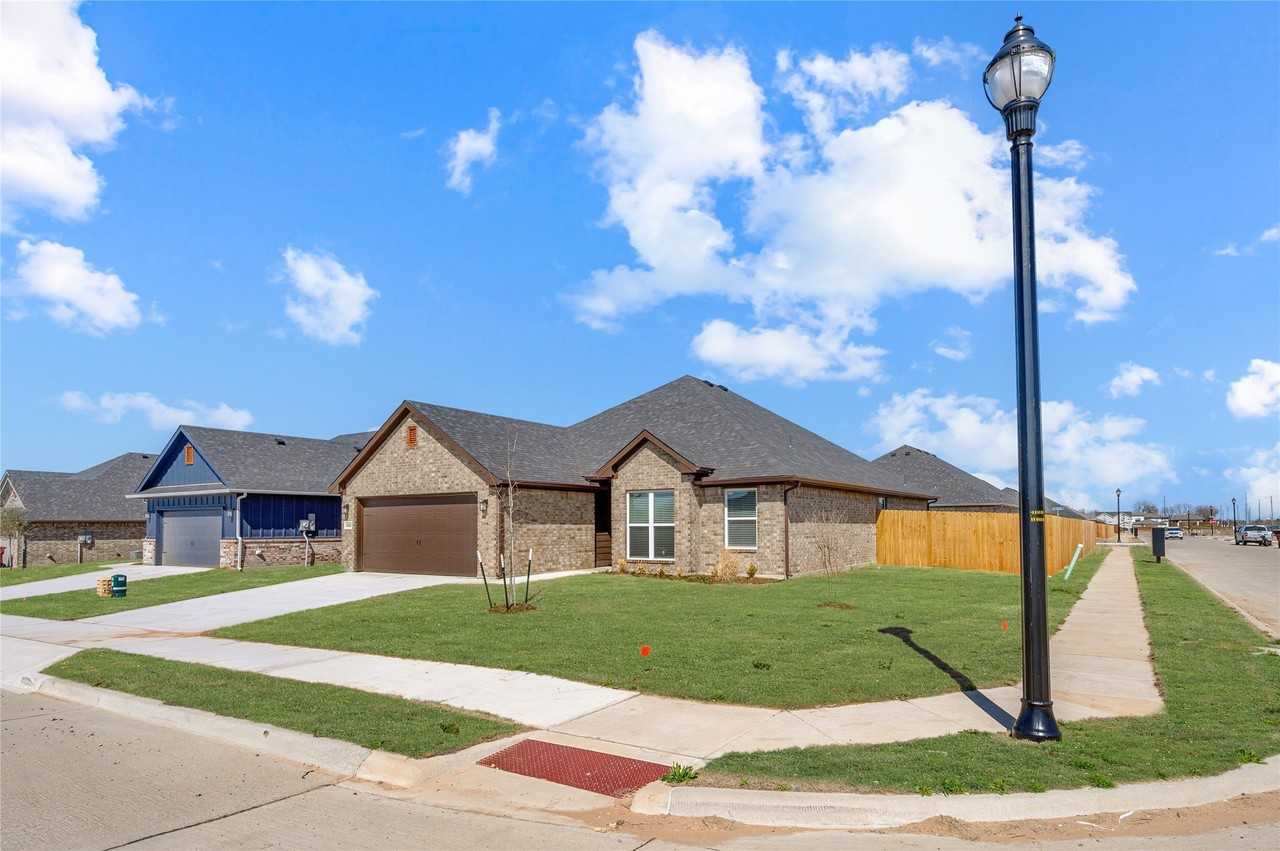 2801 Tulip Dr - Photo 7 of 39