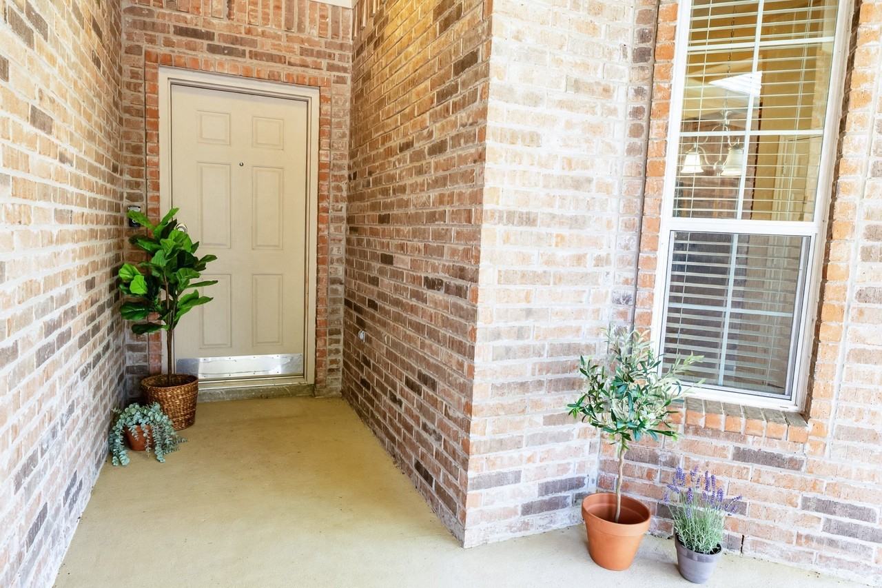 4333 Summersweet Ln - Photo 4 of 31
