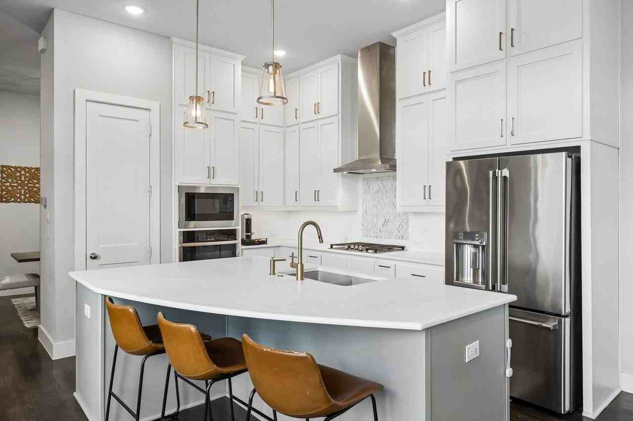 5105 Artemesia Ln - Photo 6 of 26