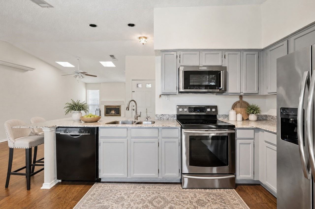 2010 Cottage Oak Ln #2010 - Photo 7 of 20
