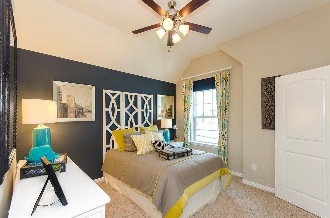 6105 Claridge Ln - Photo 4 of 22