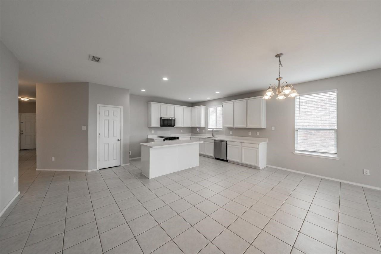 2404 Bermont Red Ln - Photo 3 of 19