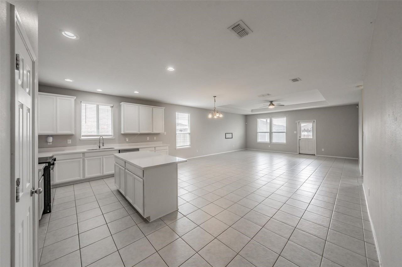 2404 Bermont Red Ln - Photo 4 of 19