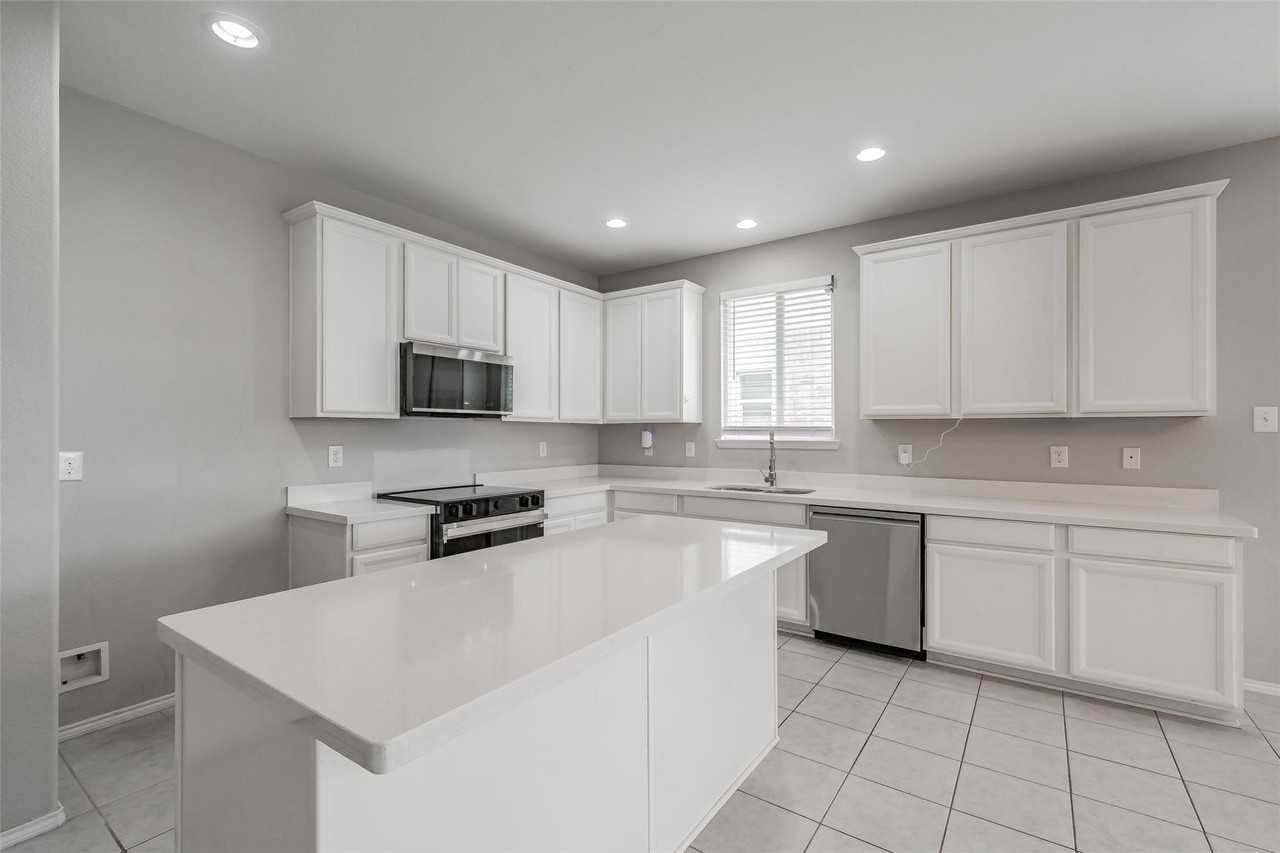 2404 Bermont Red Ln - Photo 6 of 19