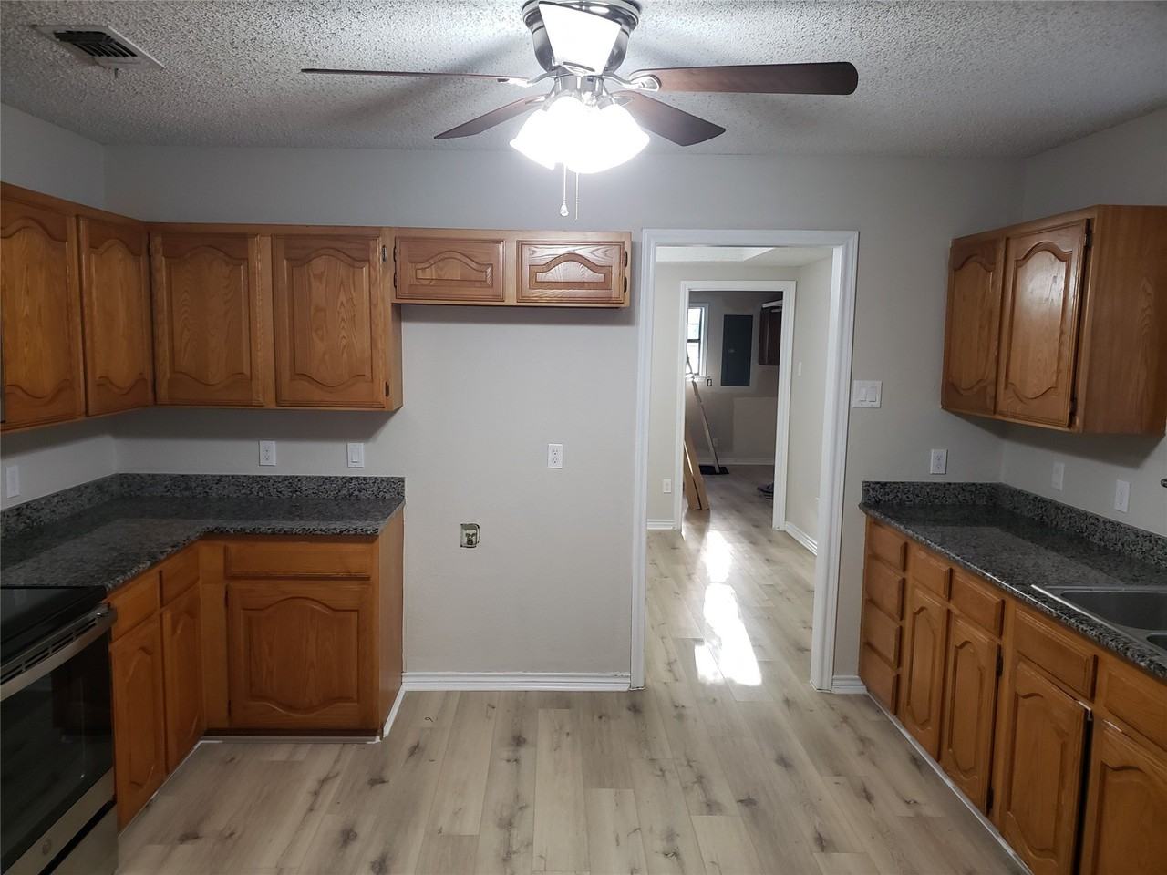 2697 Poplar Dr - Photo 6 of 14