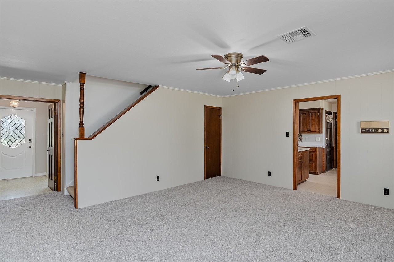 1554 Westbury Dr - Photo 4 of 25