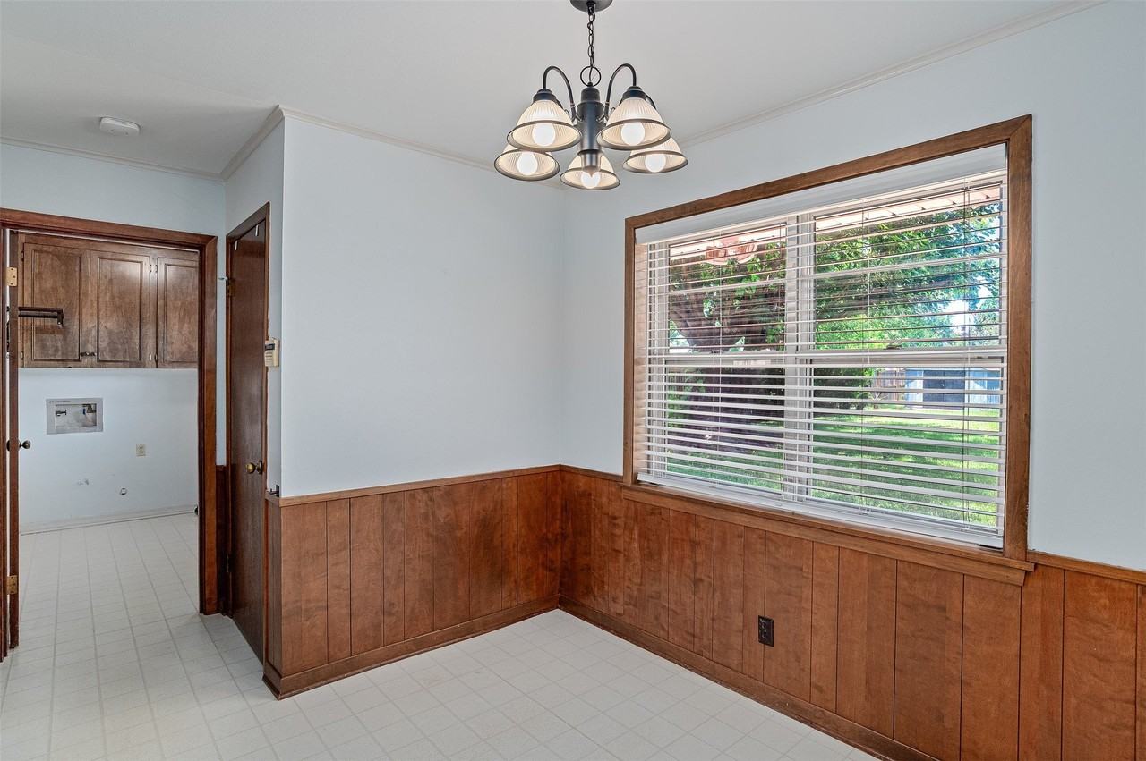 1554 Westbury Dr - Photo 6 of 25
