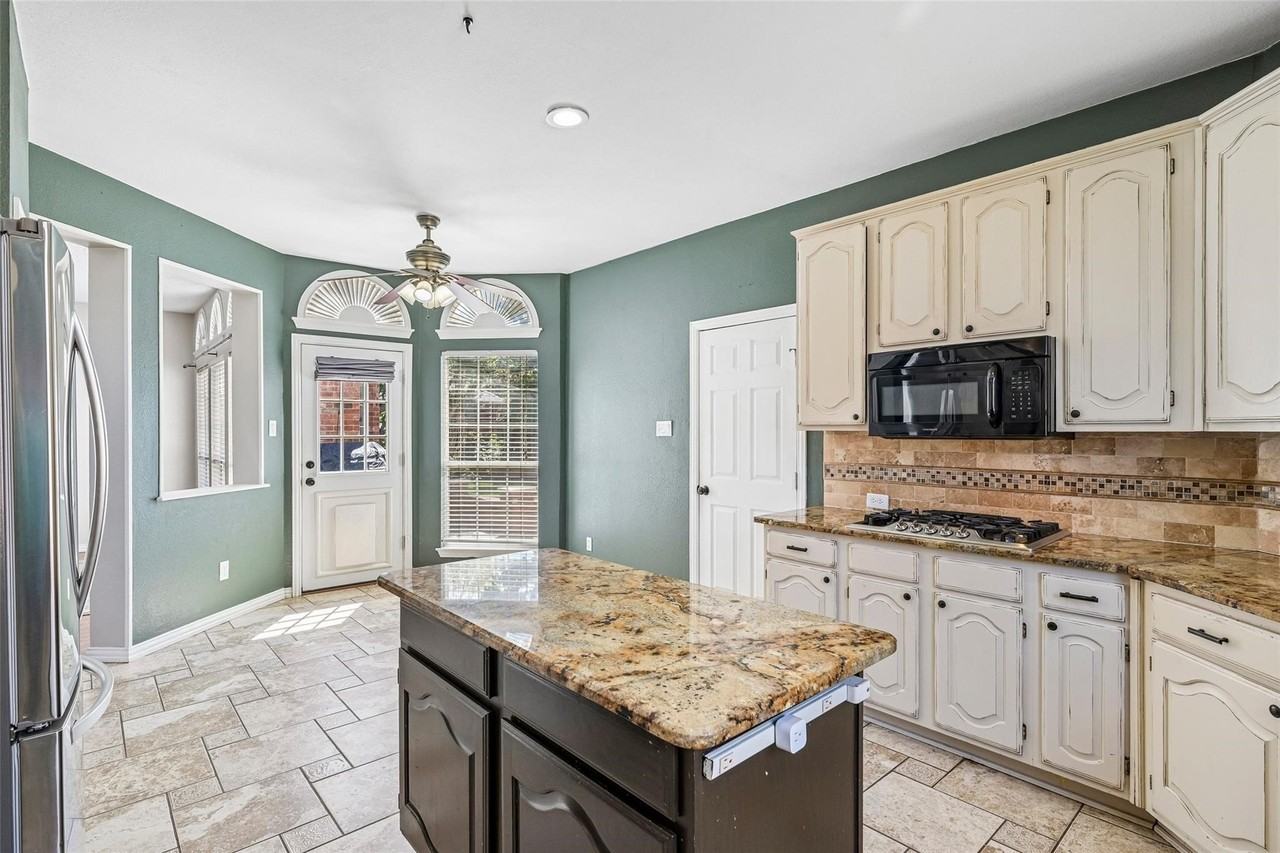 11405 Knoxville Ln - Photo 6 of 21