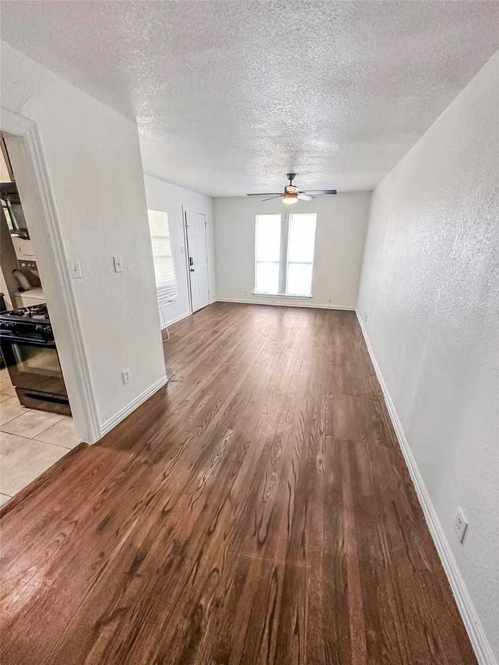 2404 Colony Ct - Photo 2 of 17
