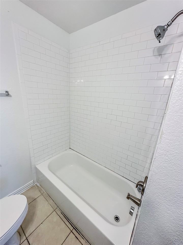 2404 Colony Ct - Photo 4 of 17