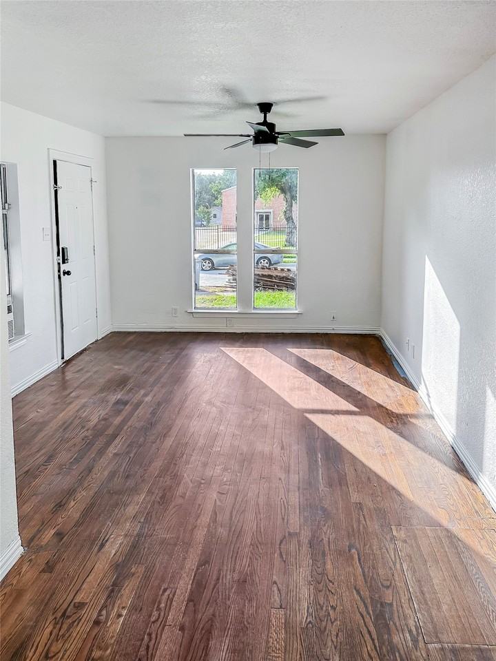 2404 Colony Ct - Photo 6 of 17