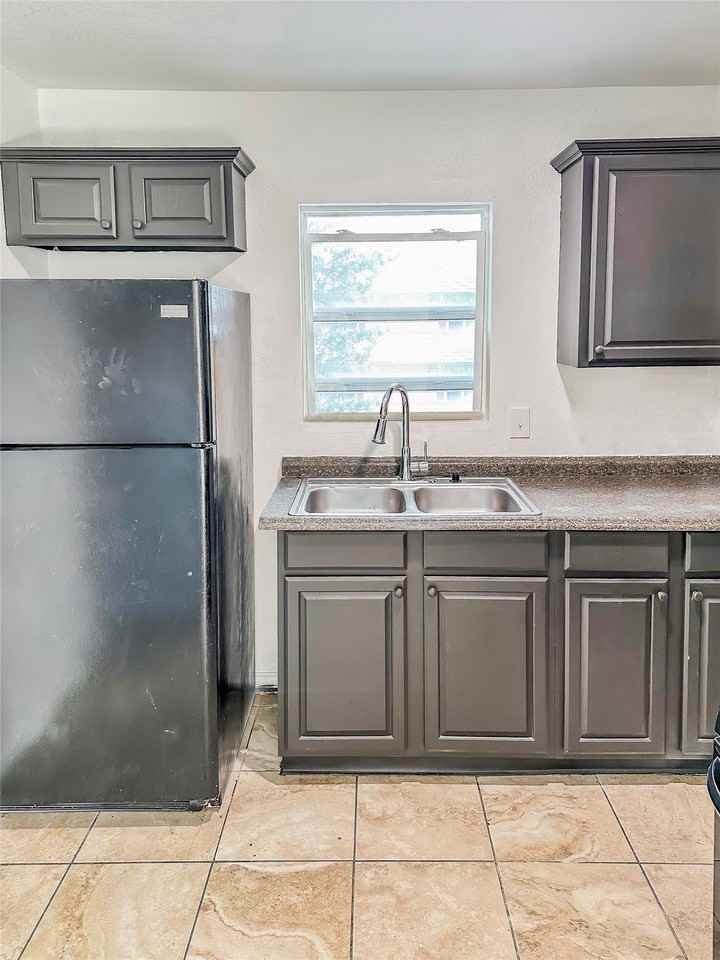 2404 Colony Ct - Photo 7 of 17