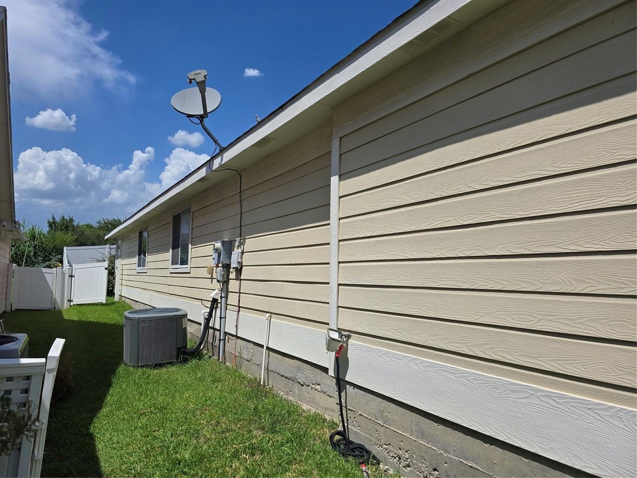 2410 Parkview Dr - Photo 3 of 20