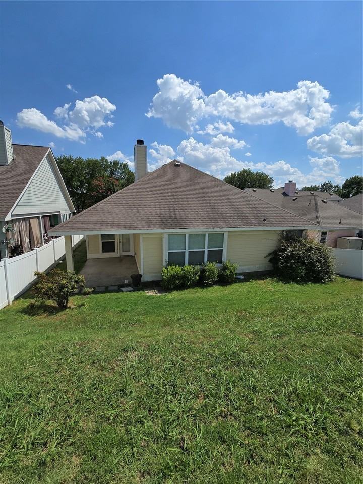 2410 Parkview Dr - Photo 4 of 20