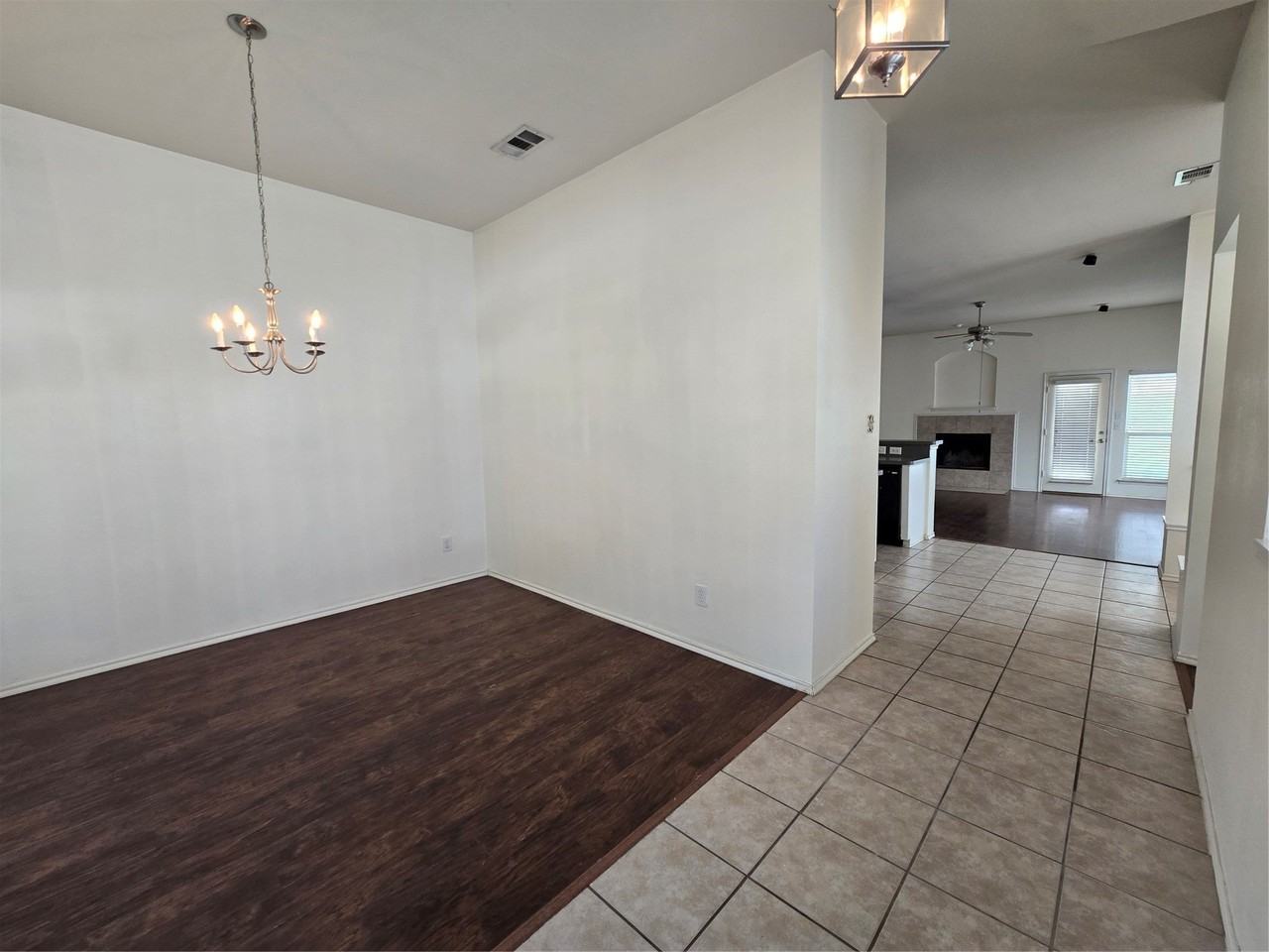 2410 Parkview Dr - Photo 6 of 20