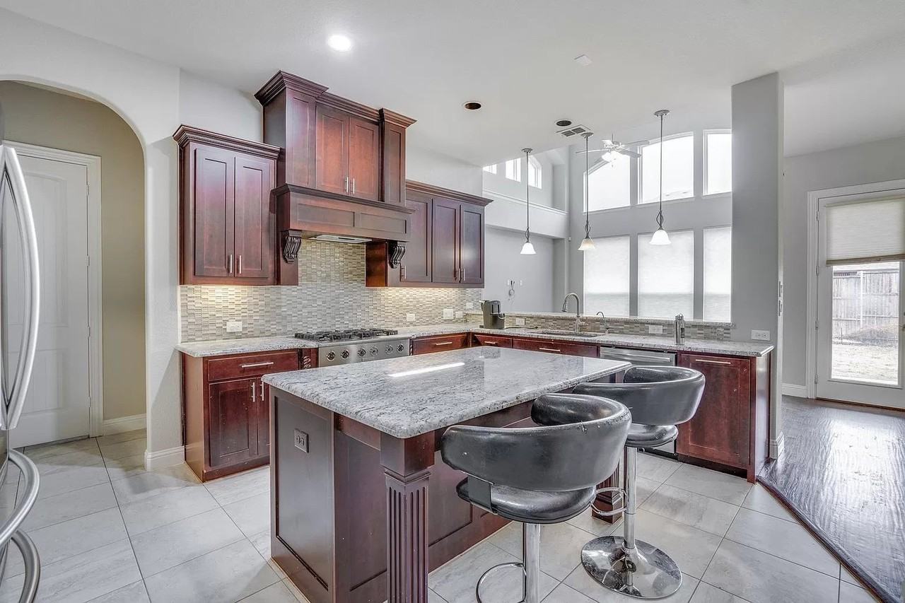 13225 Bigelow Ln - Photo 5 of 30