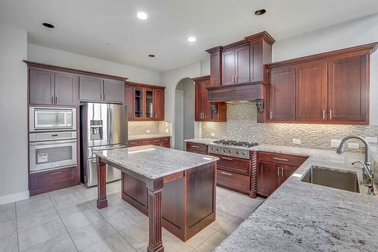 13225 Bigelow Ln - Photo 6 of 30