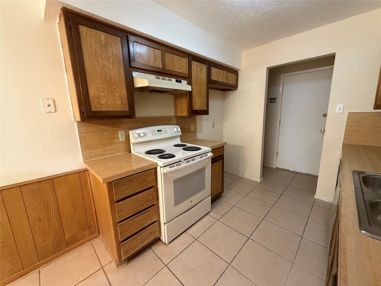 425 Signal Hill Ct N - Photo 3 of 15