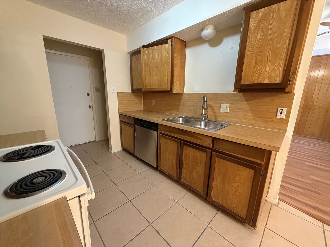 425 Signal Hill Ct N - Photo 4 of 15
