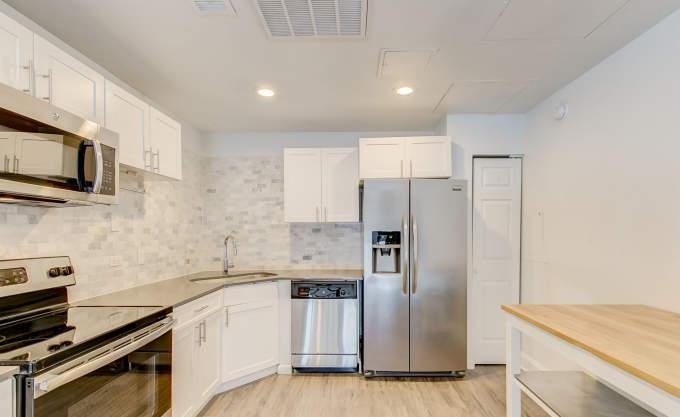 442 W 7th St - Photo 3 of 8