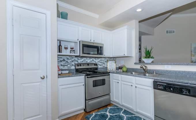 2057 Lakepointe Dr - Photo 2 of 10