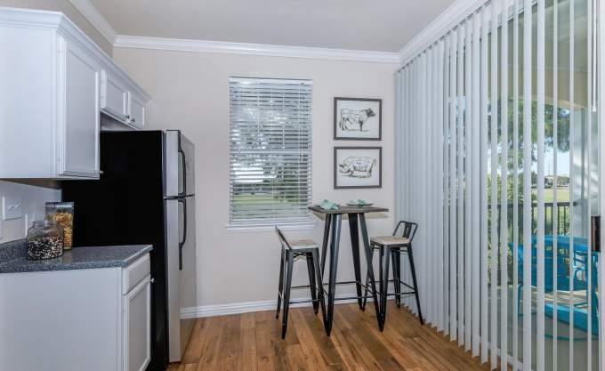 2057 Lakepointe Dr - Photo 3 of 10