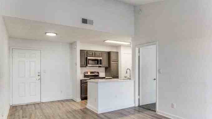 7506 Skillman St - Photo 3 of 5