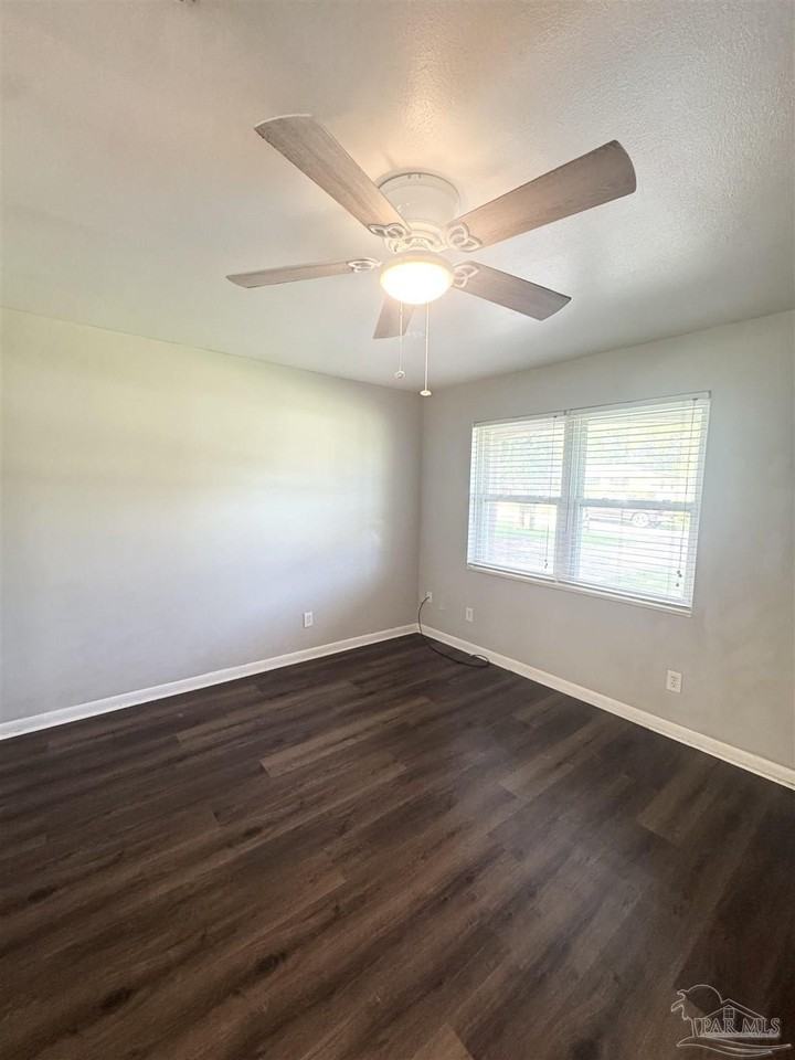802 Blue Springs Dr - Photo 3 of 23