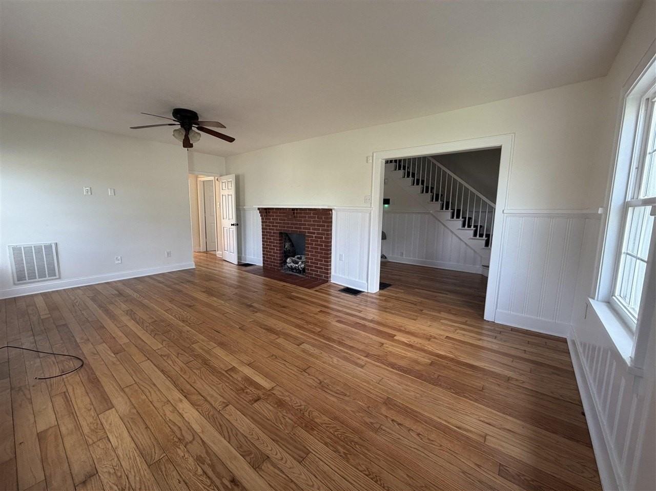 509 University Dr - Photo 2 of 6