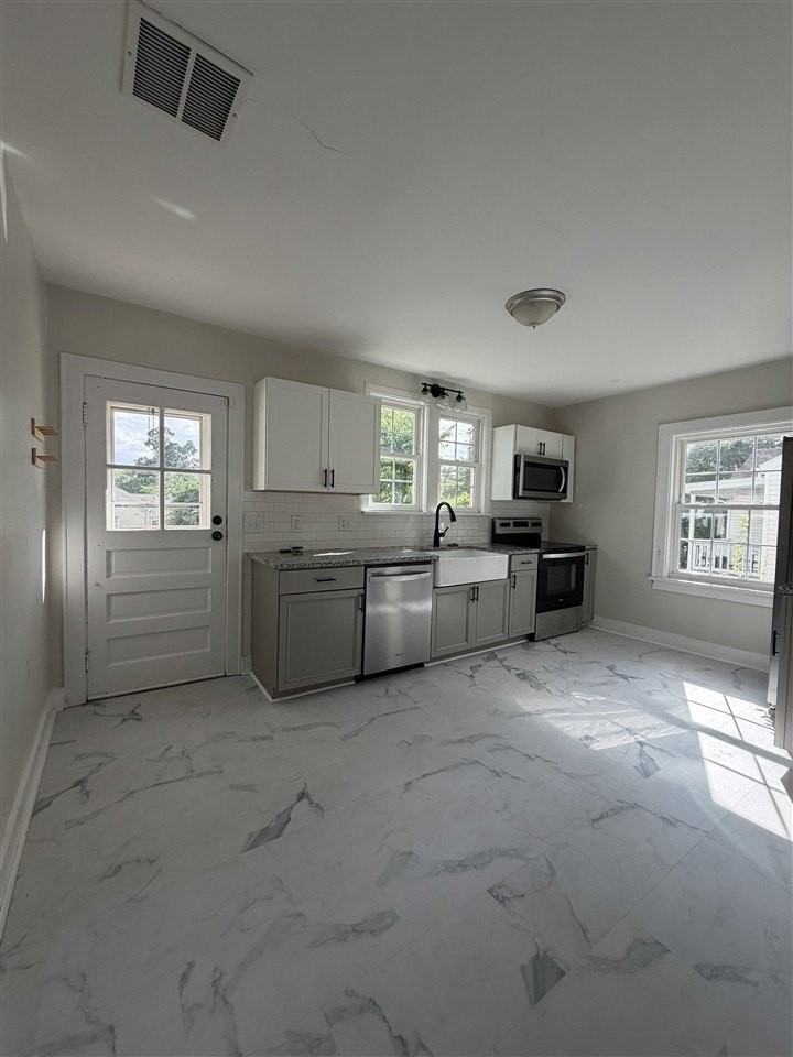 509 University Dr - Photo 5 of 6