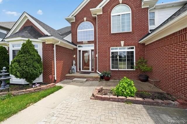 48166 Ellington Dr - Photo 3 of 8