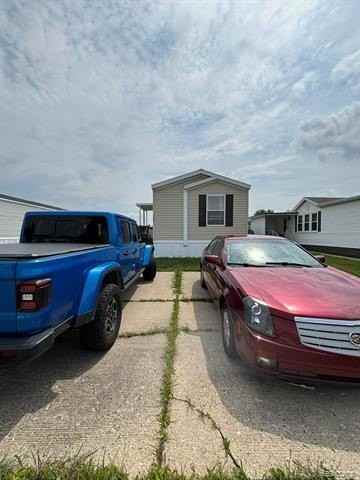 220 Pheasant Ln - Photo 2 of 21