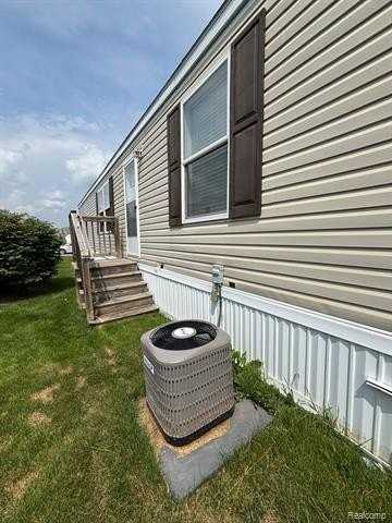 220 Pheasant Ln - Photo 4 of 21