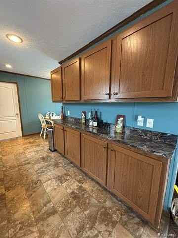 220 Pheasant Ln - Photo 7 of 21