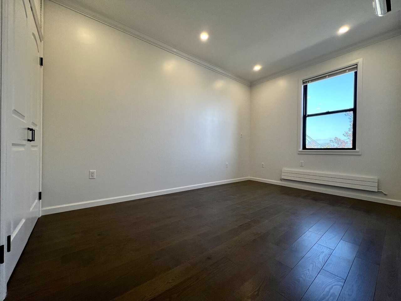 47 -14 Ditmars Boulevar #2 - Photo 5 of 10