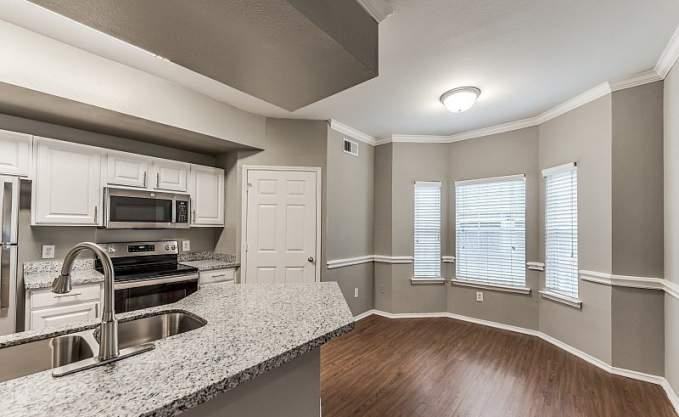 333 N Wesley Dr - Photo 2 of 10