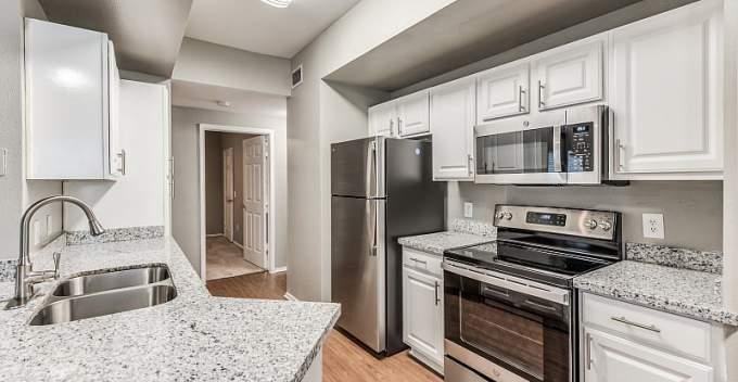 333 N Wesley Dr - Photo 3 of 10